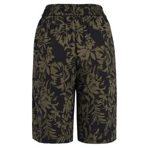 NWT Chelsea28 Pleated Jungle Leaf Long Shorts